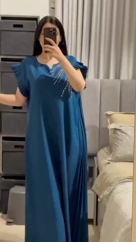 جلابية سهرة ناعمة بتصميم عصري ولمسات لؤلؤية