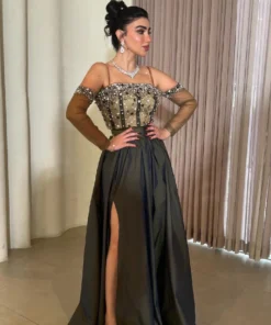 فستان سهرة ملكي بترصيع فاخر وشق أمامي