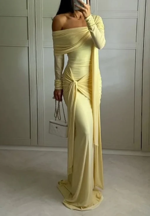 ⁦فستان سهرة أصفر فاتح طويل بأكمام طويلة⁩ - الصورة ⁦4⁩